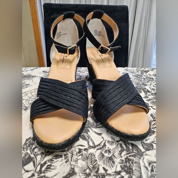 Me Too Open Toe Wedge Black Sandal (LOOK worn once) - Picture 4 of 9